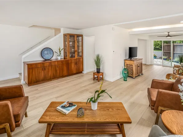 808 Koko Isle Cir #2201, Honolulu, HI 96825