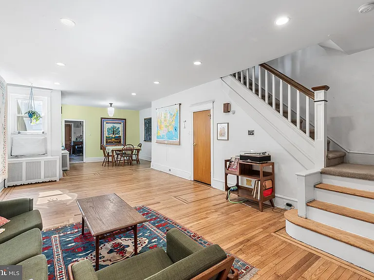 1513 E Moyamensing Ave — Photo 2