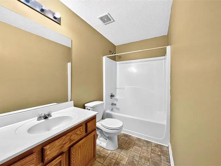 744 W Vincent Dr — Photo 36