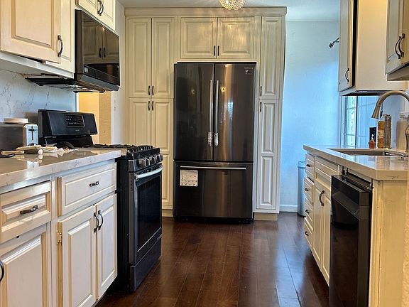 5th image of 151 Bradford Dr #143