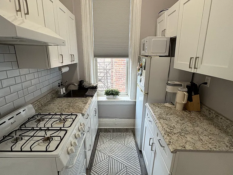 817 Washington St #15 — Photo 5