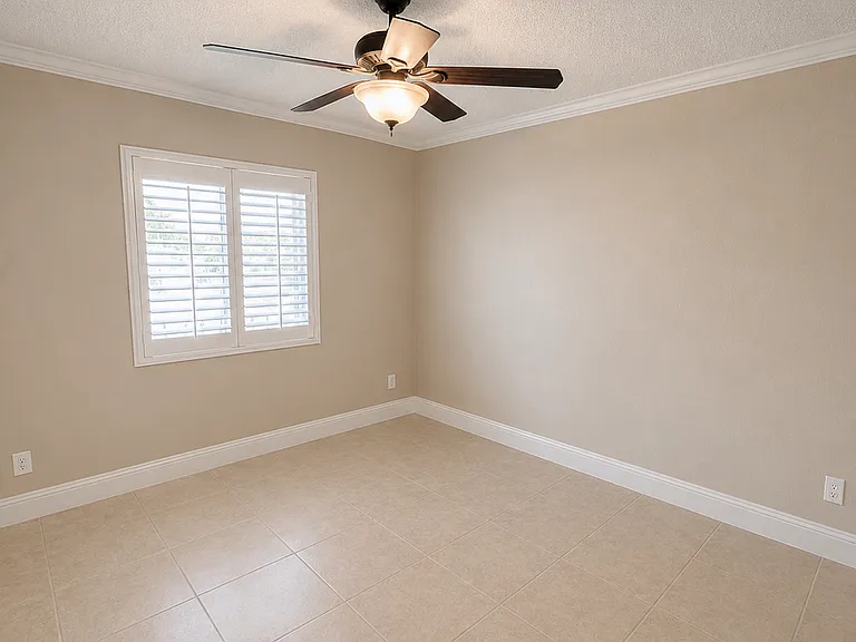 2264 Winkler Ave #202 — Photo 19