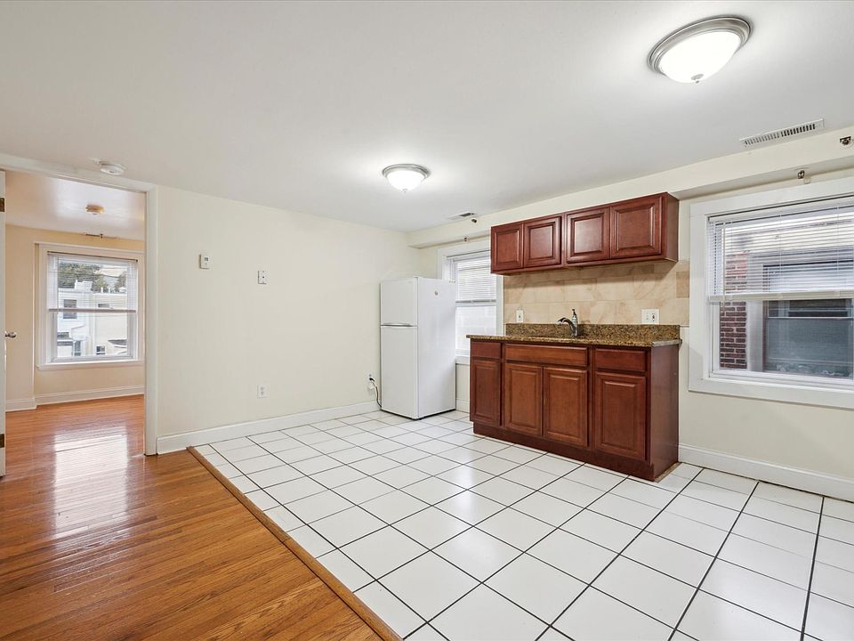 1st image of 1603 Brown St #3