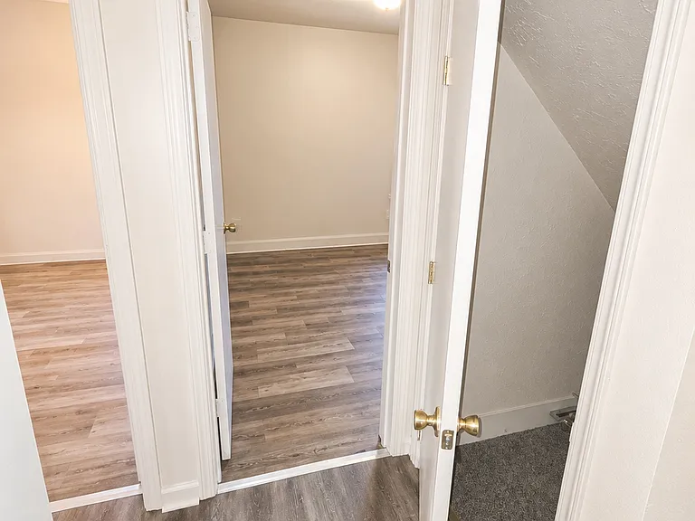 4933 Turney Rd — Photo 8