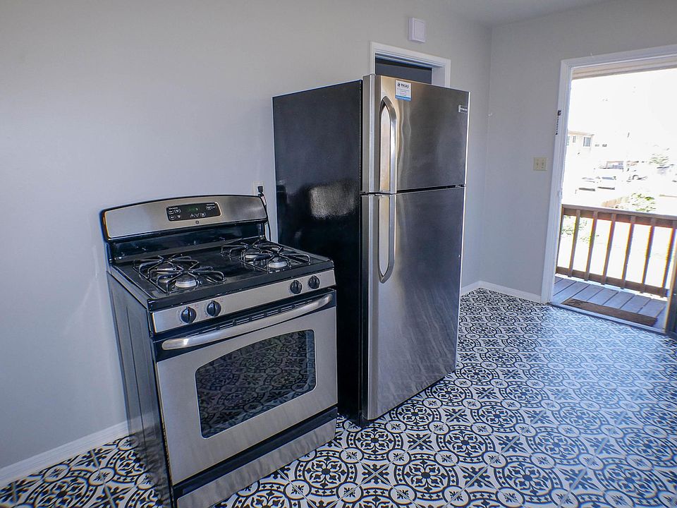 1st image of 2930 Suncrest Dr #1/2