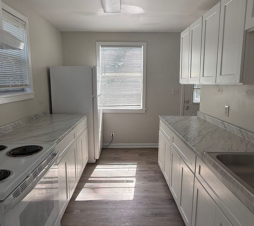1st image of 905 Blanton St