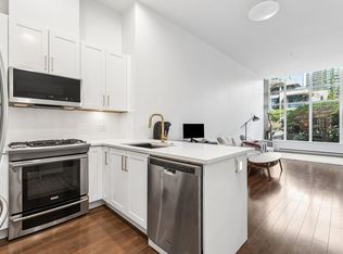 2077 Rosser Ave #101, Burnaby, BC V5C 0G6