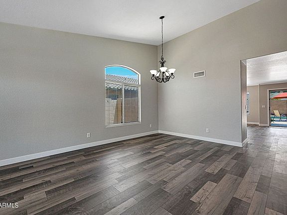 5th image of 15841 W Moreland St