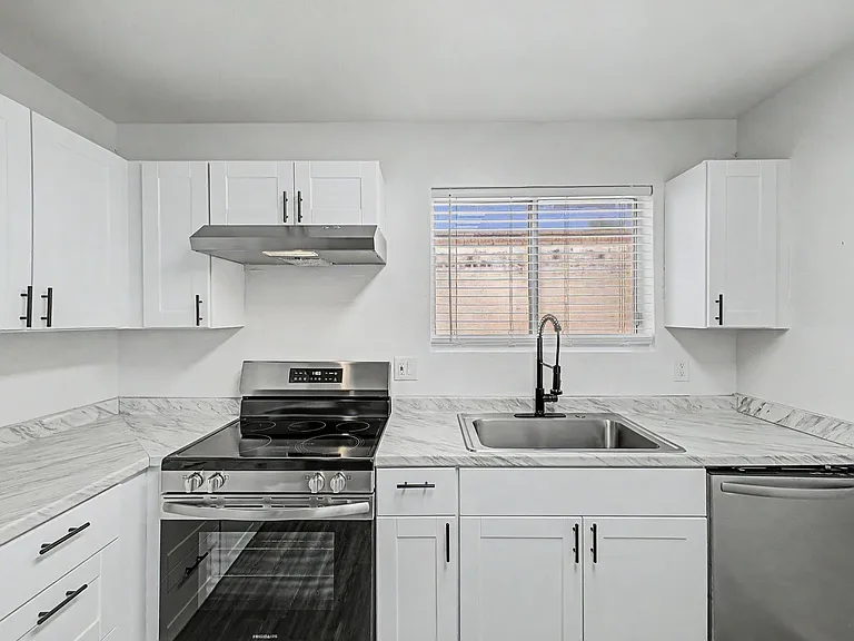 9514 N. 8th St — Photo 9
