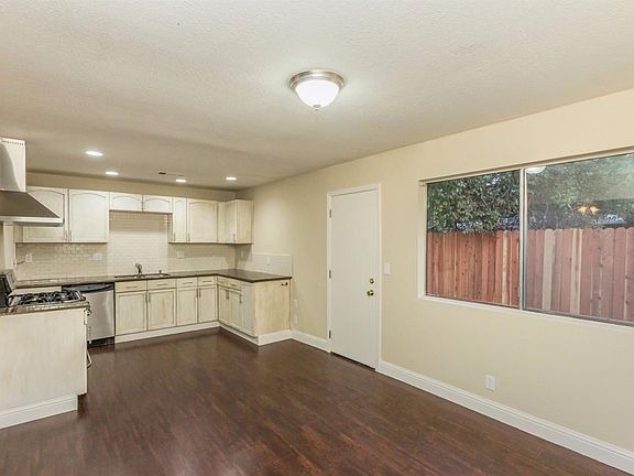 5th image of 3024 N Arthur Ave