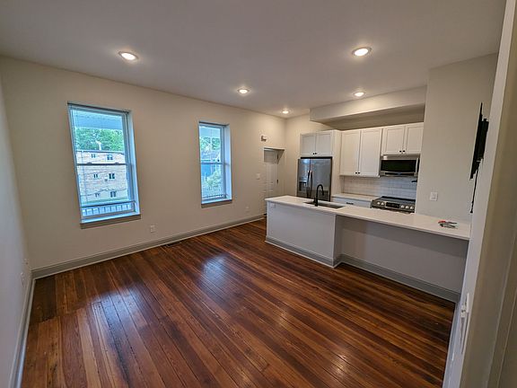 2nd image of 3611 Newton Ave #1