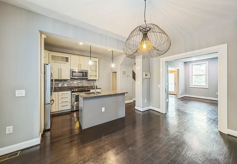 723 K St NE — Photo 5