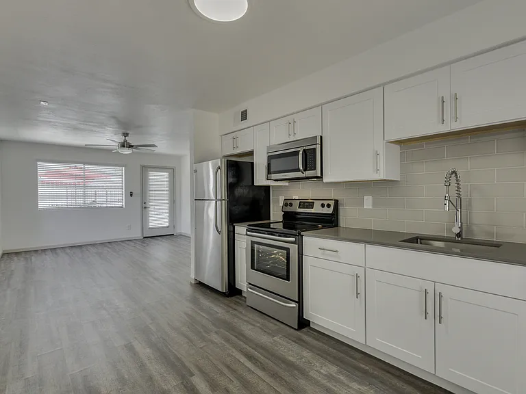$0 First Month Rent! Remodeled 2 Bed Casita w/ Private Patio, W/D & Pool — Photo 16