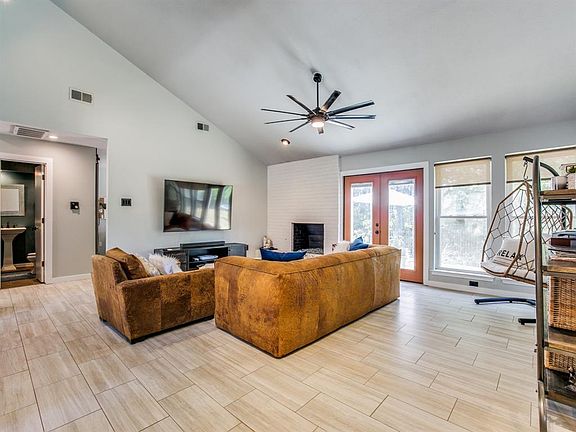 3rd image of 2806 Creekwood Dr N
