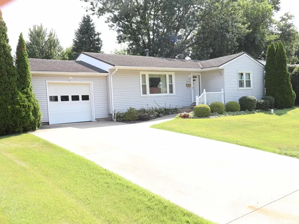 3324 Crestview Dr, Quincy, IL 62301