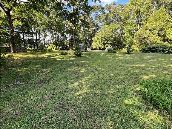 5th image of 1464 N River Rd