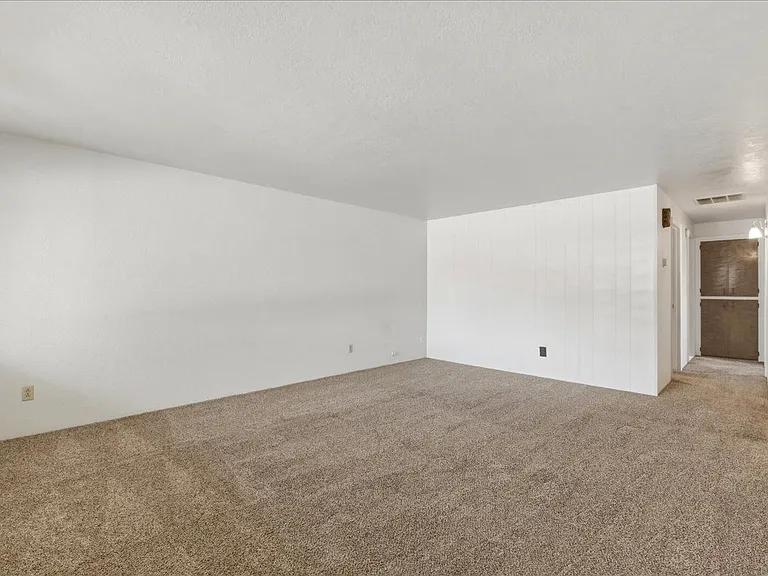 117 N Homedale Ave — Photo 4