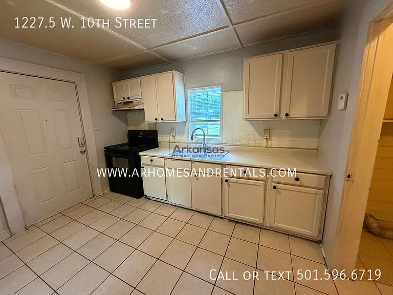 1227.5 W 10th St — Photo 5