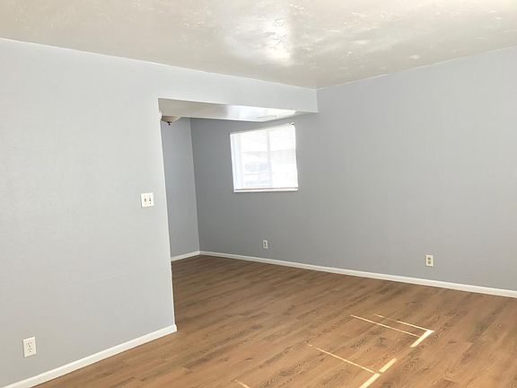 5th image of 2615 S Windsor Cir