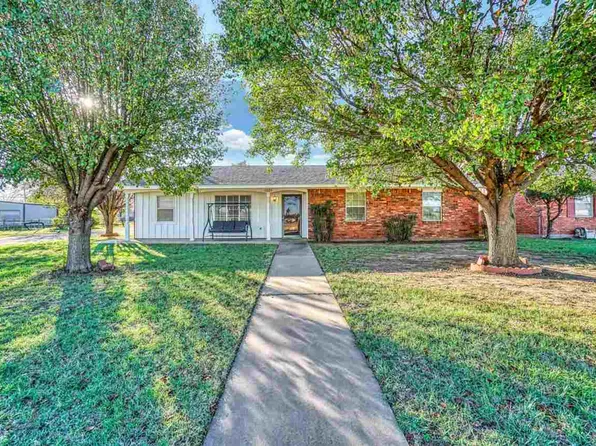 1201 N 12th St, Frederick, OK 73542