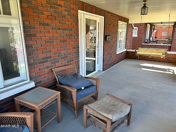 4th image of 604 Walnut St