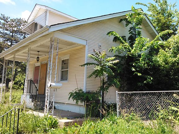 3rd image of 1017 Gimblin St