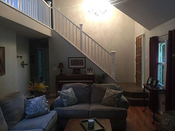 3rd image of 210 S Briarcliff Dr