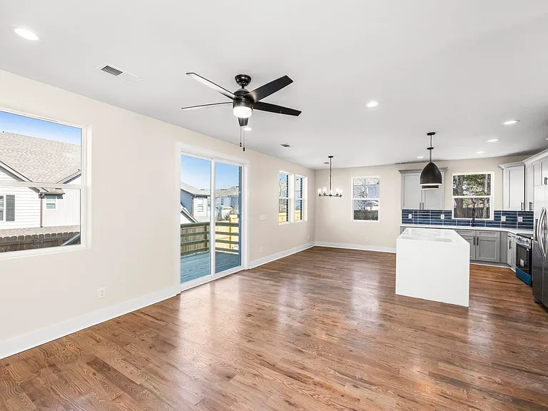 445 Sandhill Rd — Photo 8