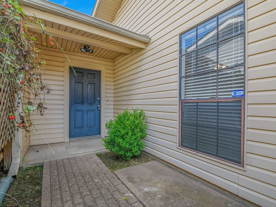 2521 Longmire Dr