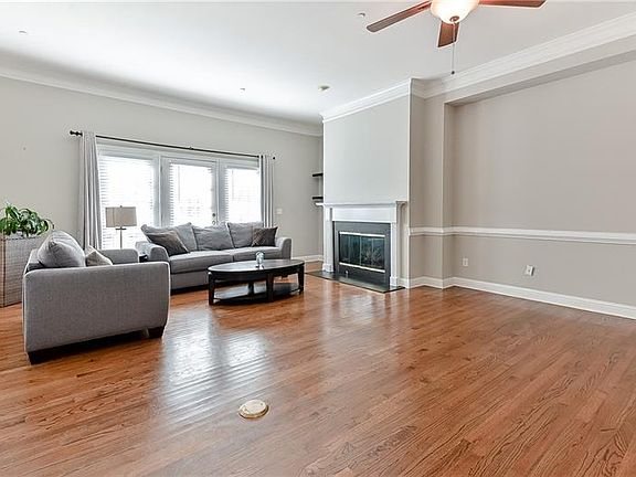 4th image of 1225 Creekside Pl SE