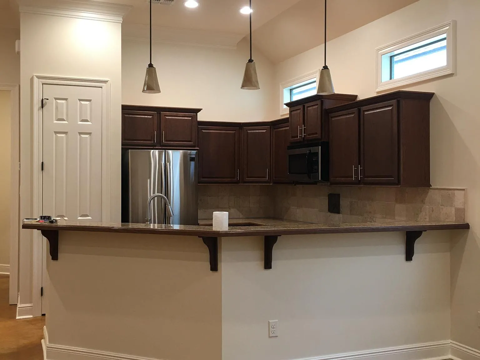 2 bed, 1250 sqft, $1,500 — Photo 3