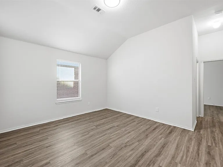 518 Niagara Falls Dr — Photo 5