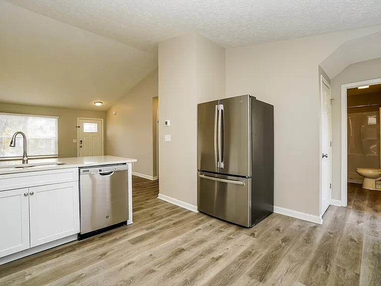 2146 Kingsglen Dr — Photo 13