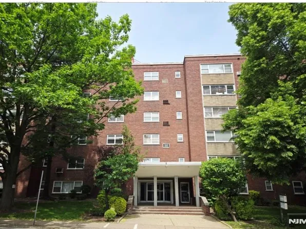 1575 Center Ave APT 5F, Fort Lee, NJ 07024