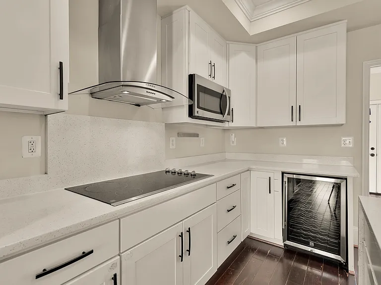 1609 Levis St NE — Photo 14