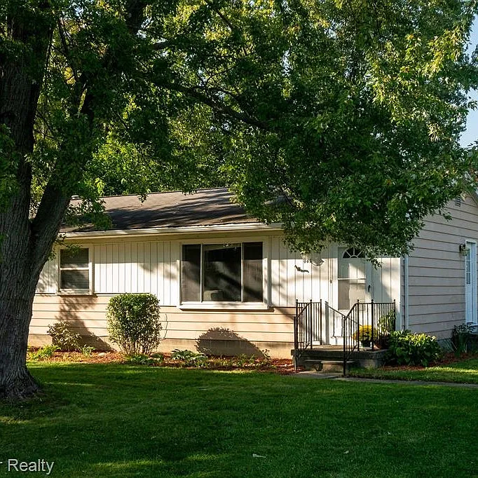 443 Trombley Dr photo 1