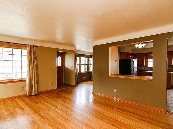 3rd image of 7619 Chestnut Hills Dr