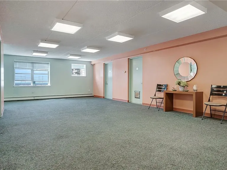7914 Rockaway Beach Blvd #3L — Photo 13