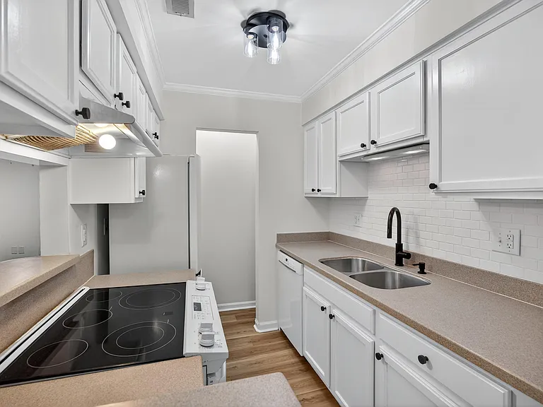 341 W Coleman Blvd #G — Photo 11