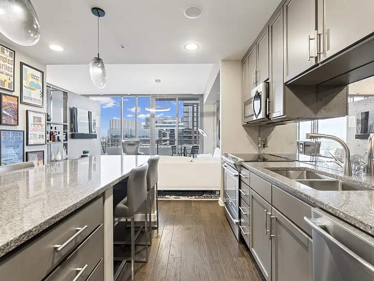 1212 Laurel St #2114 — Photo 3