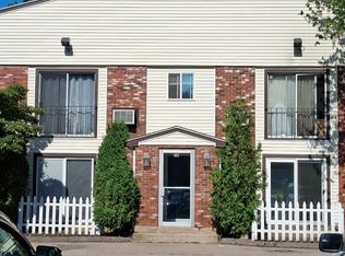 Queen's Court Condominiums, Plainville, MA 02762