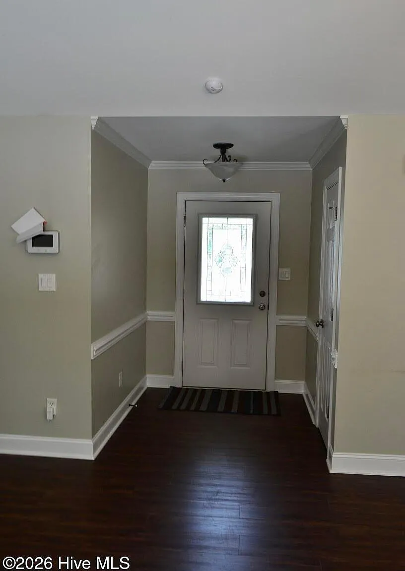 3 bed, 2.0 bath, 1505 sqft, $1,750 — Photo 2