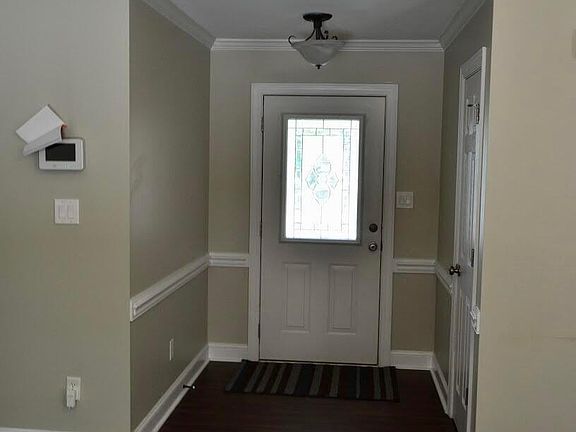 2nd image of 816 Stoneview Dr