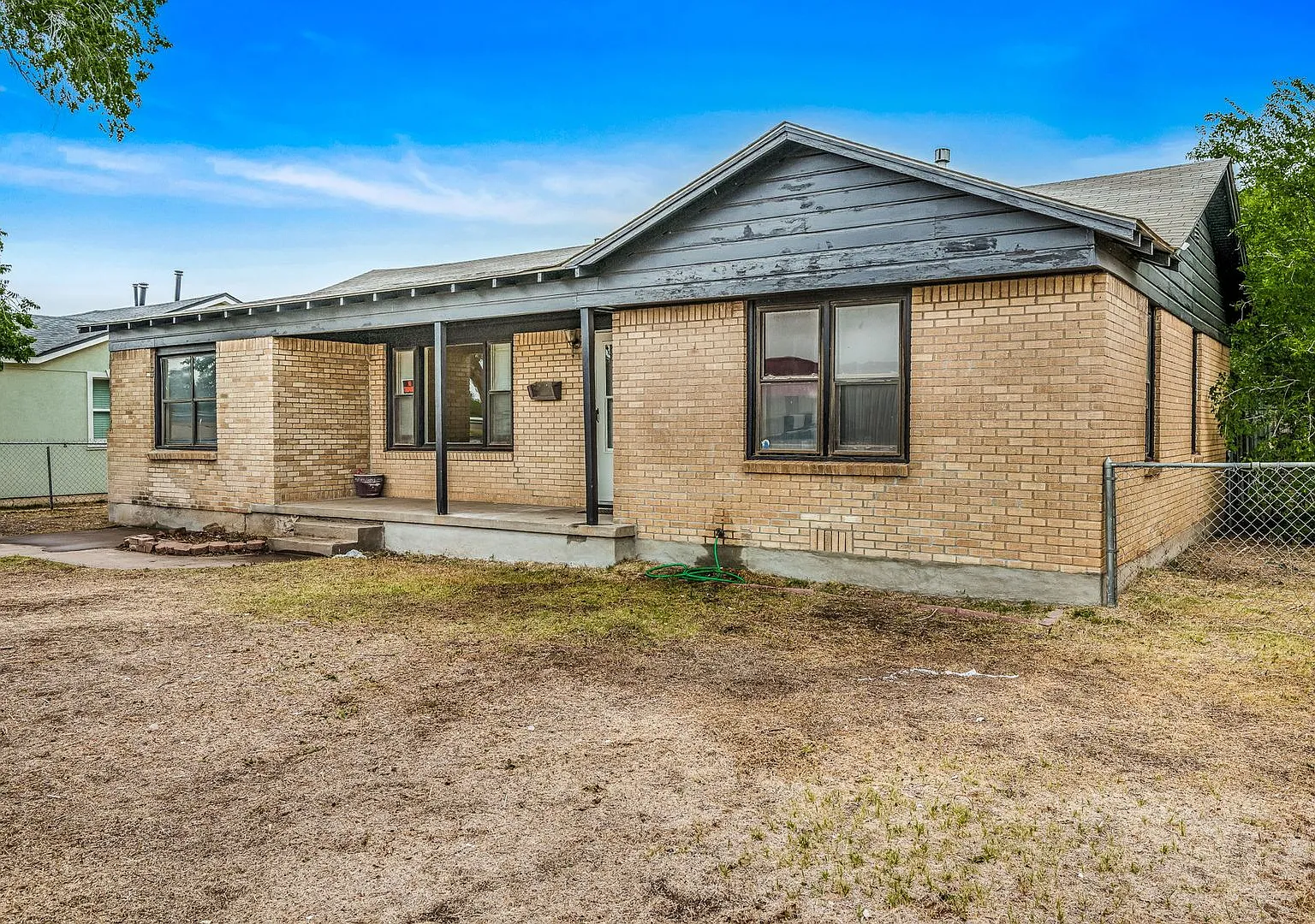Charming 4-Bed, 2-Bath Home in Southlawn North 1 Block from Lamar Elementary! — Photo 1