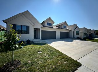 1407 SW Winthrop Ter, Lees Summit, MO 64081