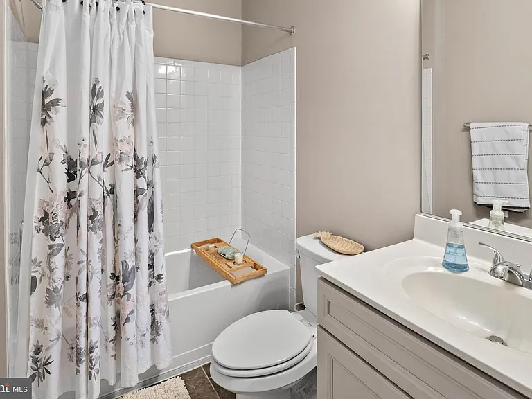 1310 Jackson St #1 — Photo 20