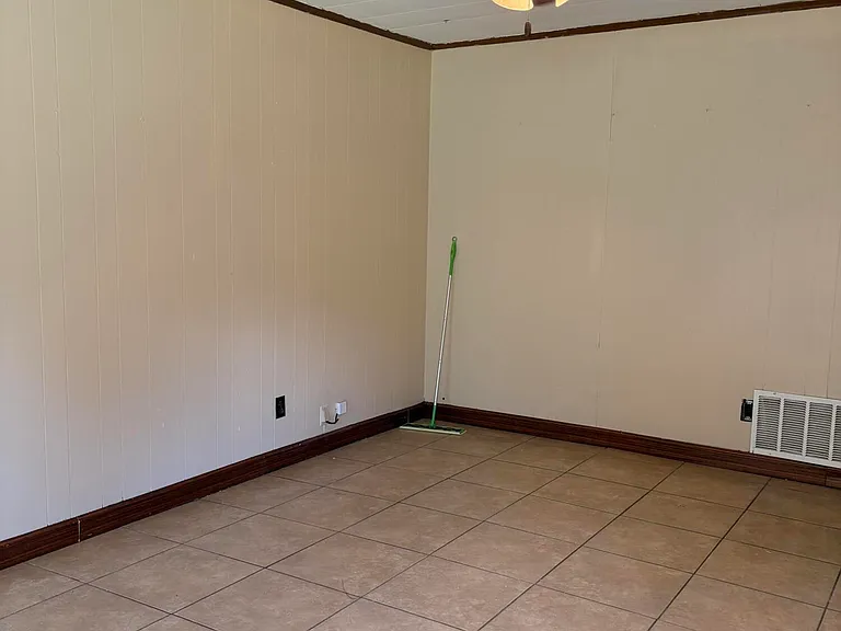 3020 Bemis Ave — Photo 9