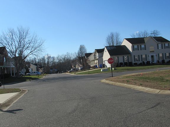 Exterior Neighborhood (street photo)