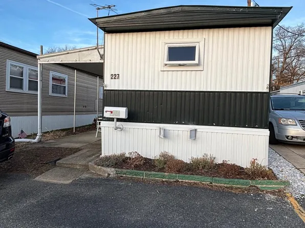 1405 Farrell Ave Trailer 227, Cherry Hill, NJ 08002