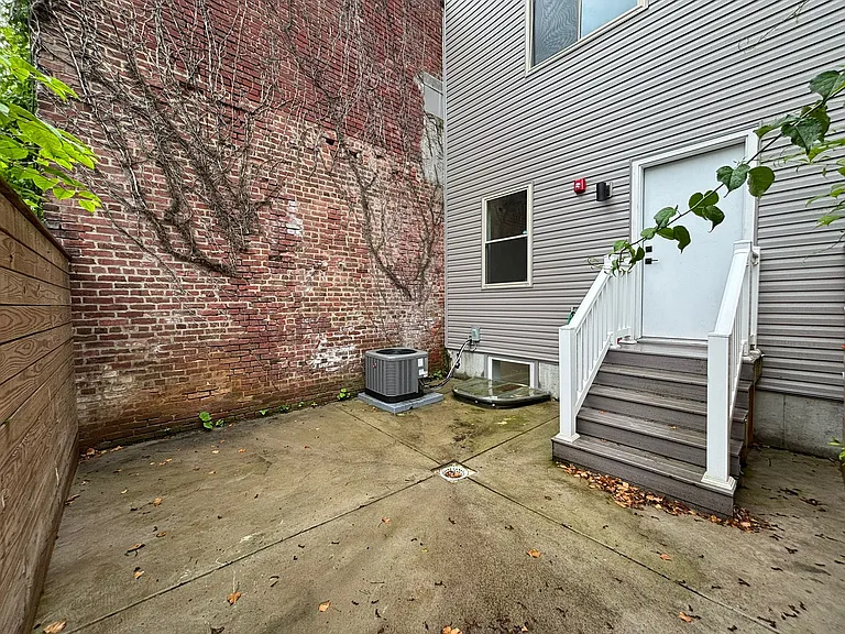 1027 W Dauphin St #3 — Photo 6